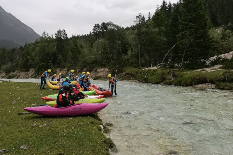 Isarursprung Region Seefeld Tirols Hochplateau Scharnitz Naturpark Karwendel