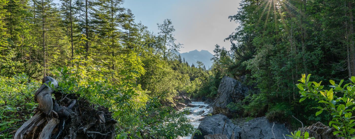 Karwendelbach Isar Region Seefeld Tirols Hochplateau Scharnitz Naturpark Karwendel